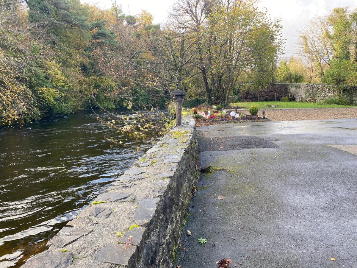 Salmon Weir Lodge Cong Extérieur photo